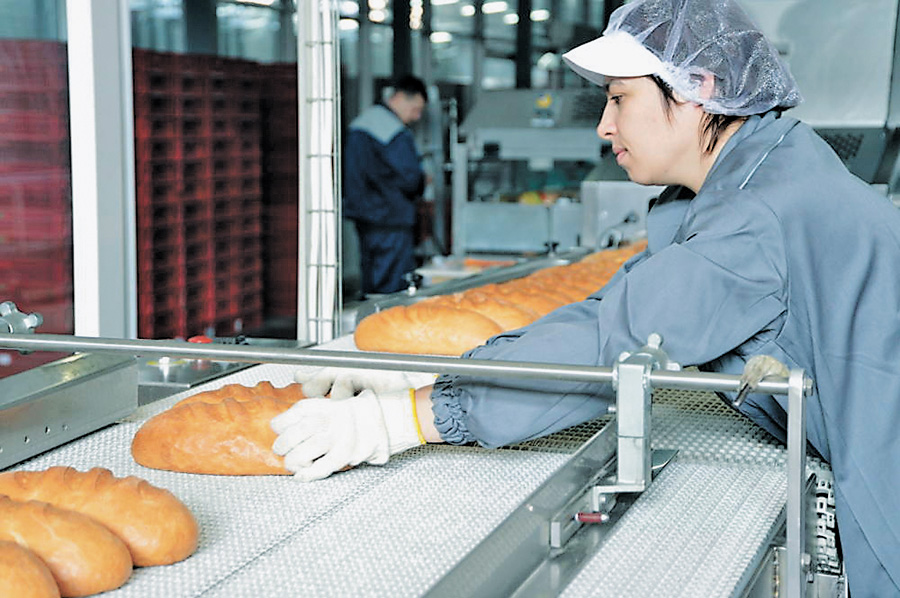 Аграрії стверджують, що хліб нового врожаю буде по кишені городянам. Фото автора і з сайту Луганської обласної ради